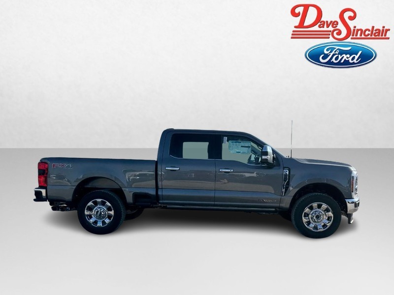 Ford Super Duty F-250 SRW Vehicle Full-screen Gallery Image 05
