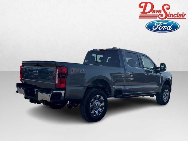 Ford Super Duty F-250 SRW Vehicle Full-screen Gallery Image 07