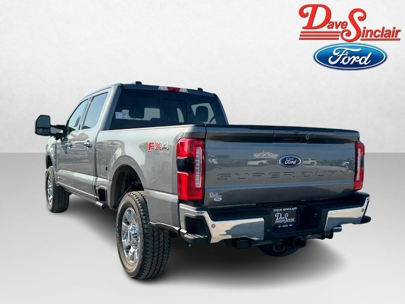 Ford Super Duty F-250 SRW Vehicle Full-screen Gallery Image 09