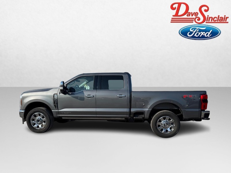 Ford Super Duty F-250 SRW Vehicle Full-screen Gallery Image 10