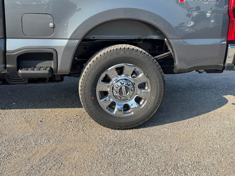 Ford Super Duty F-250 SRW Vehicle Full-screen Gallery Image 11