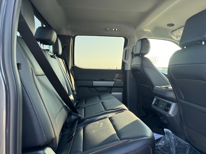 Ford Super Duty F-250 SRW Vehicle Full-screen Gallery Image 13