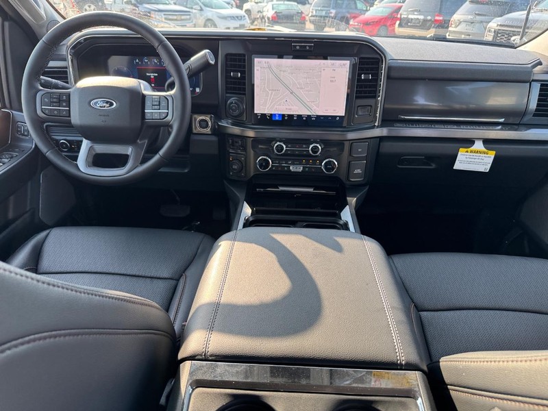 Ford Super Duty F-250 SRW Vehicle Full-screen Gallery Image 14