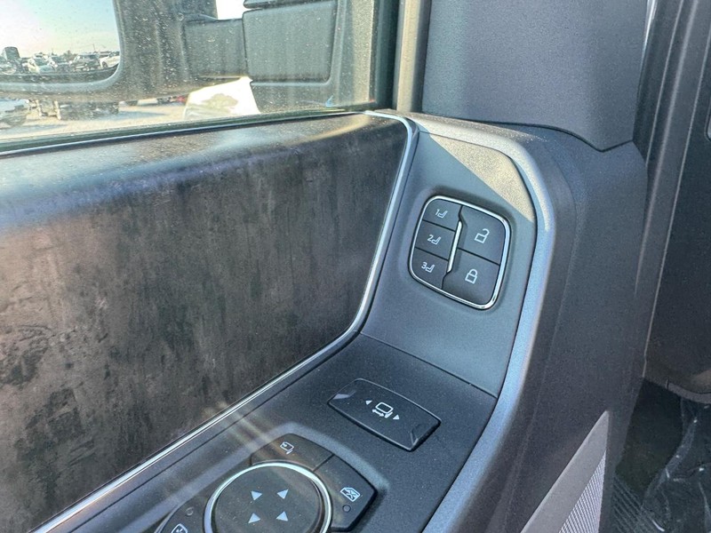 Ford Super Duty F-250 SRW Vehicle Full-screen Gallery Image 20