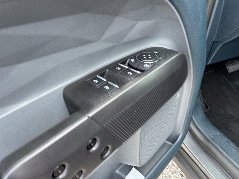 Ford Maverick Vehicle Full-screen Gallery Image 18