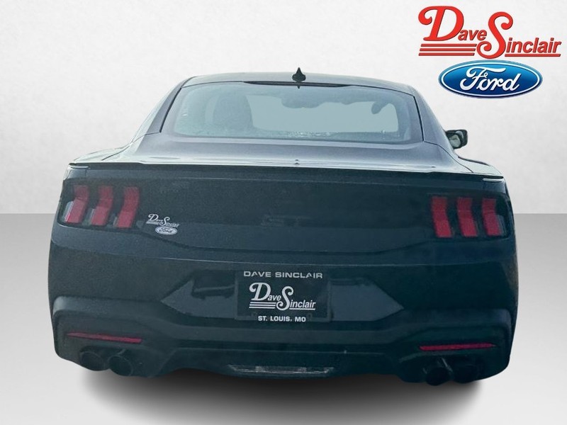 Ford Mustang Vehicle Full-screen Gallery Image 08
