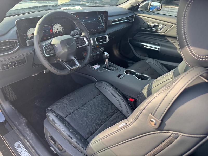 Ford Mustang Vehicle Full-screen Gallery Image 13