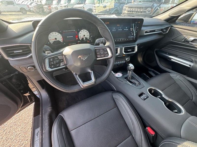 Ford Mustang Vehicle Full-screen Gallery Image 14