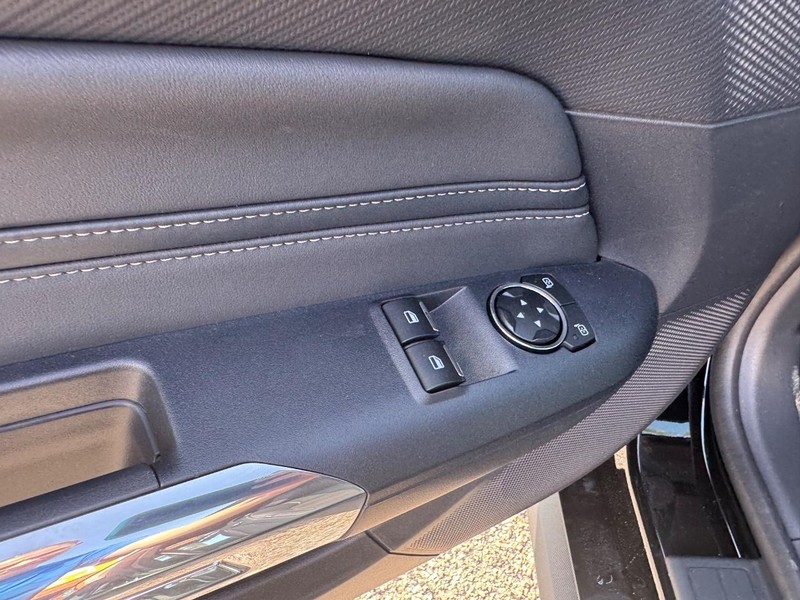 Ford Mustang Vehicle Full-screen Gallery Image 19