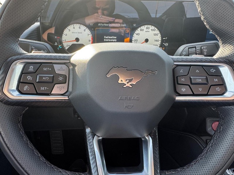 Ford Mustang Vehicle Full-screen Gallery Image 21