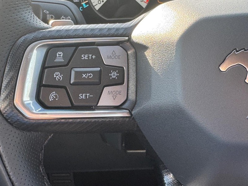 Ford Mustang Vehicle Full-screen Gallery Image 22