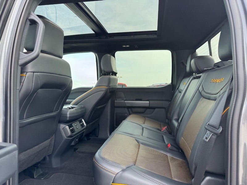 Ford F-150 Vehicle Full-screen Gallery Image 12