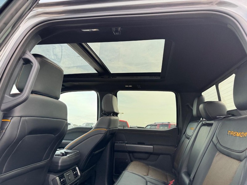 Ford F-150 Vehicle Full-screen Gallery Image 13
