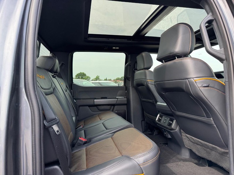 Ford F-150 Vehicle Full-screen Gallery Image 14