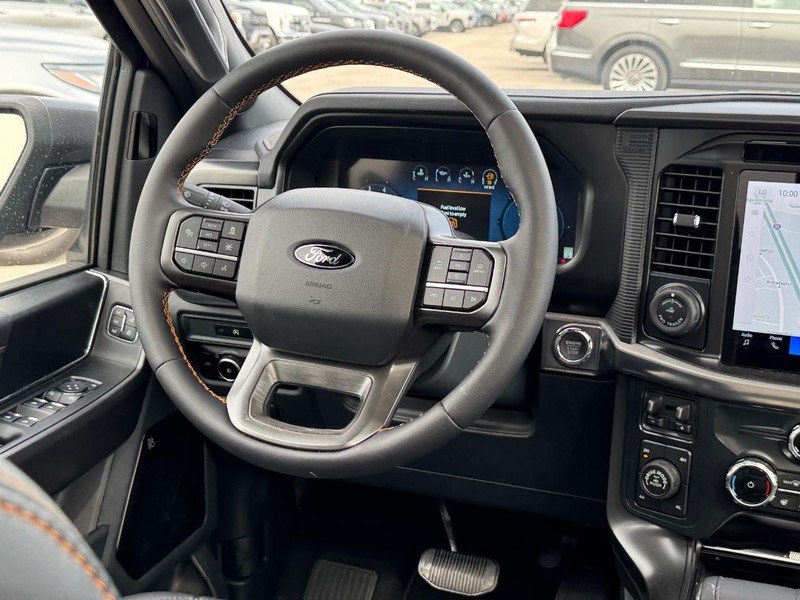 Ford F-150 Vehicle Full-screen Gallery Image 16