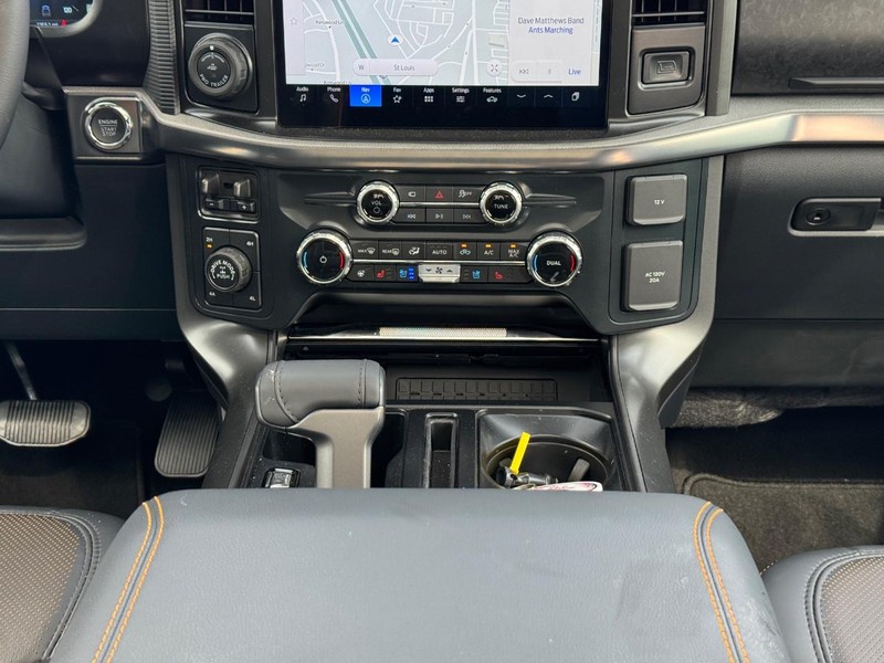 Ford F-150 Vehicle Full-screen Gallery Image 18