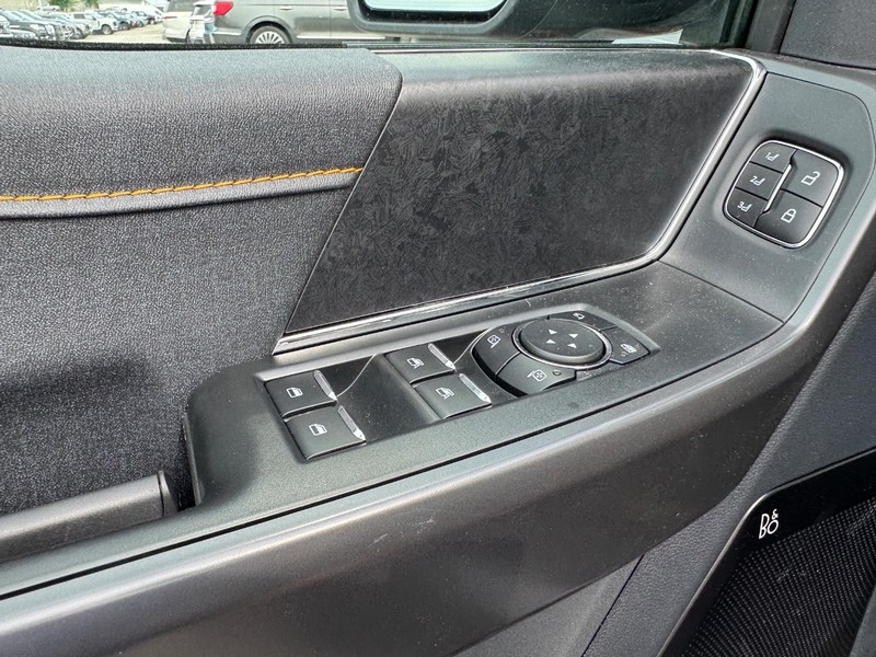Ford F-150 Vehicle Full-screen Gallery Image 20