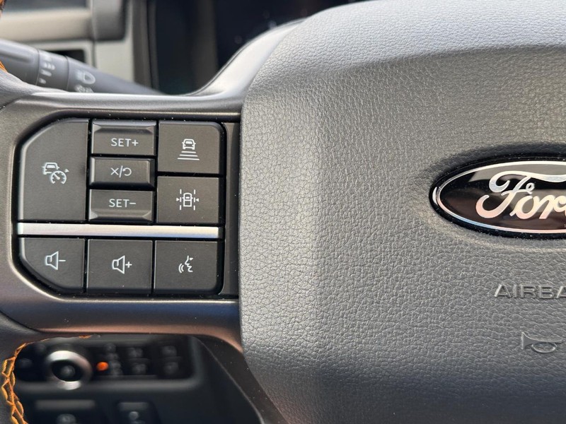 Ford F-150 Vehicle Full-screen Gallery Image 23
