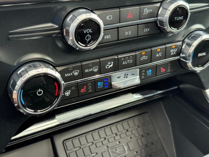 Ford F-150 Vehicle Full-screen Gallery Image 26
