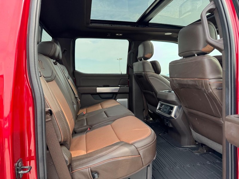 Ford Super Duty F-350 SRW Vehicle Full-screen Gallery Image 14