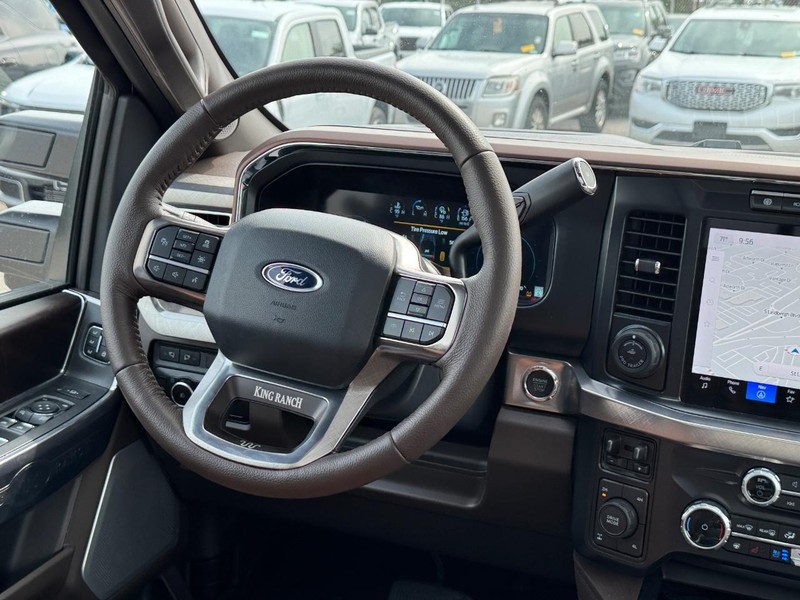 Ford Super Duty F-350 SRW Vehicle Full-screen Gallery Image 16