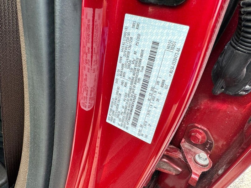 Ford Super Duty F-350 SRW Vehicle Full-screen Gallery Image 28