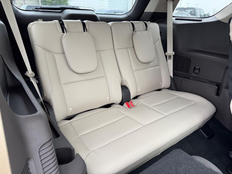 Ford Explorer Vehicle Full-screen Gallery Image 15