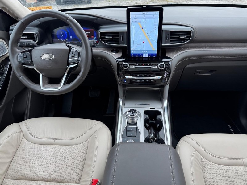 Ford Explorer Vehicle Full-screen Gallery Image 19