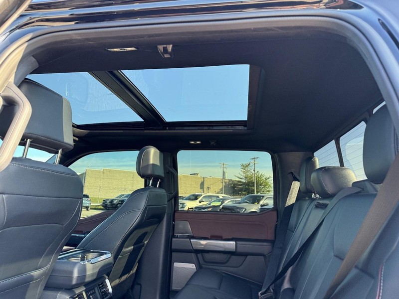 Ford F-150 Vehicle Full-screen Gallery Image 13