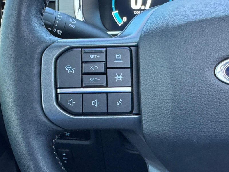 Ford F-150 Vehicle Full-screen Gallery Image 22