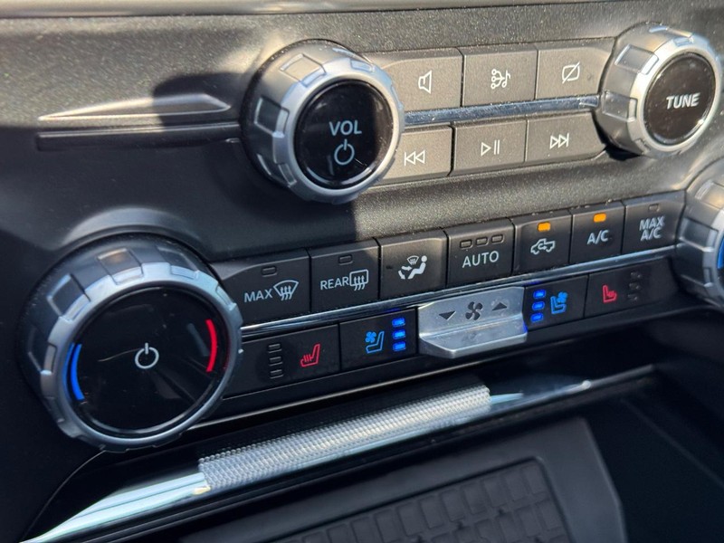 Ford F-150 Vehicle Full-screen Gallery Image 25