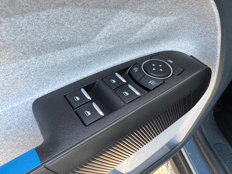 Ford Maverick Vehicle Full-screen Gallery Image 19