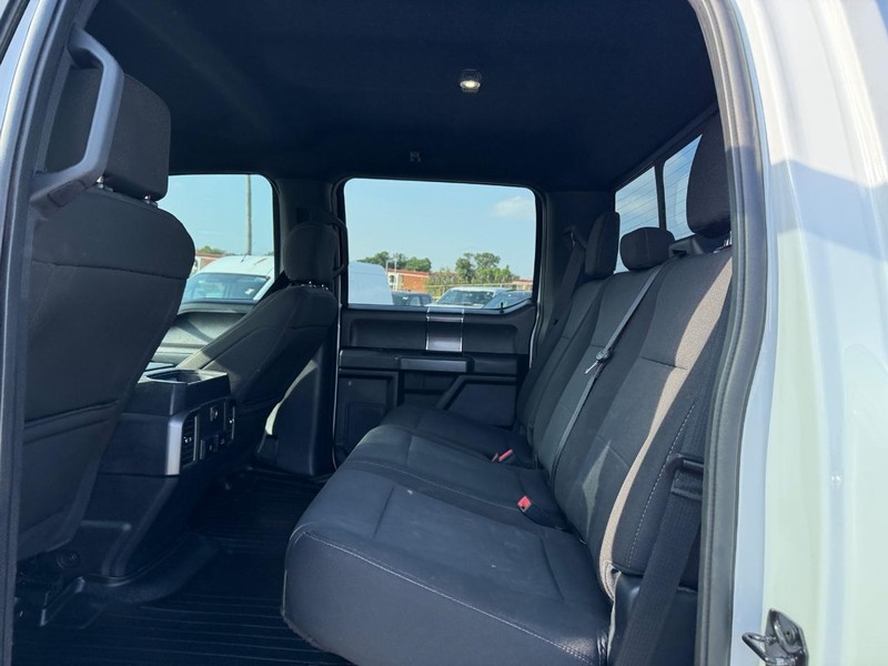 Ford F-150 Vehicle Full-screen Gallery Image 12