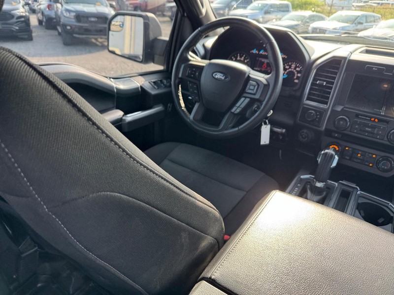 Ford F-150 Vehicle Full-screen Gallery Image 14