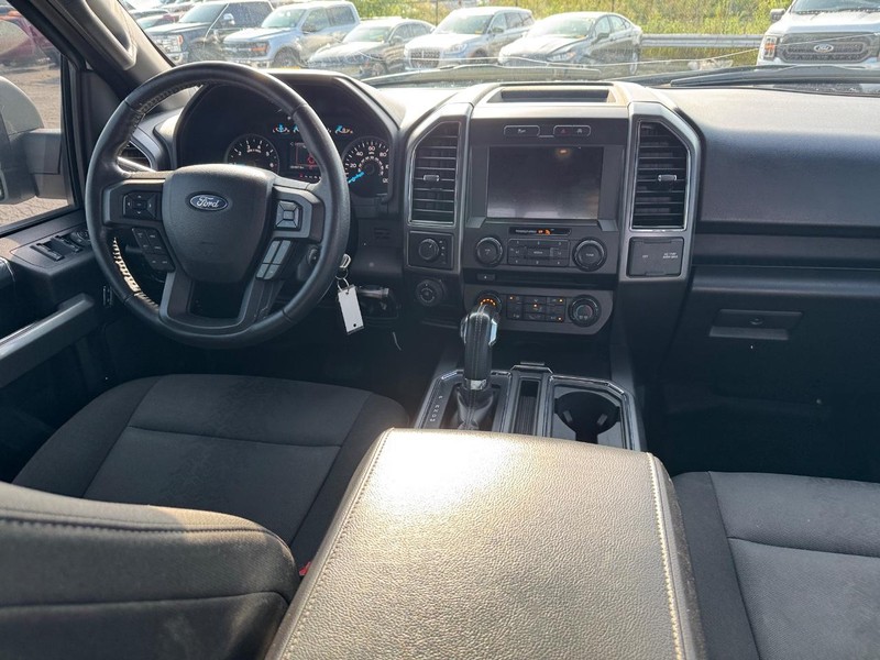 Ford F-150 Vehicle Full-screen Gallery Image 15