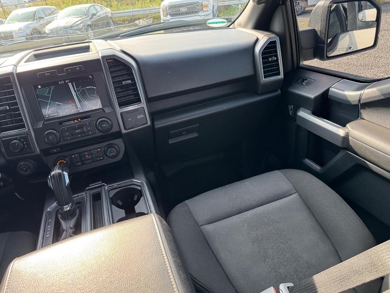 Ford F-150 Vehicle Full-screen Gallery Image 16