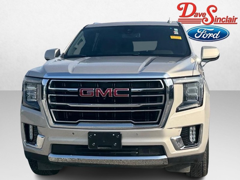 GMC Yukon Vehicle Full-screen Gallery Image 02