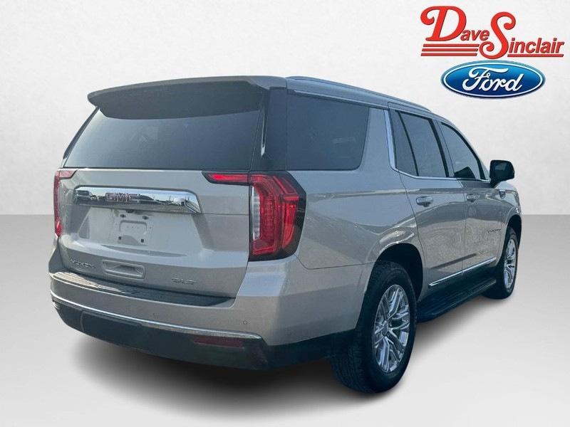 GMC Yukon Vehicle Full-screen Gallery Image 07