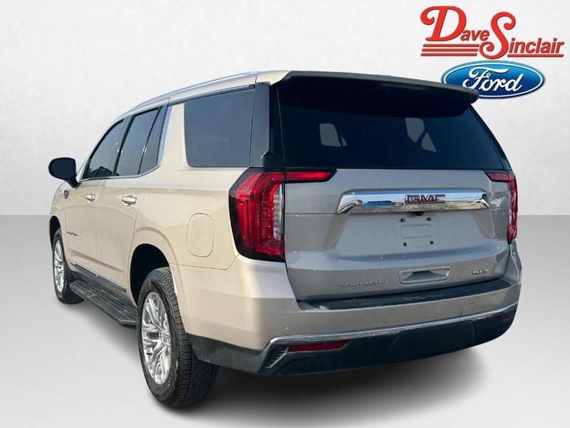 GMC Yukon Vehicle Full-screen Gallery Image 09