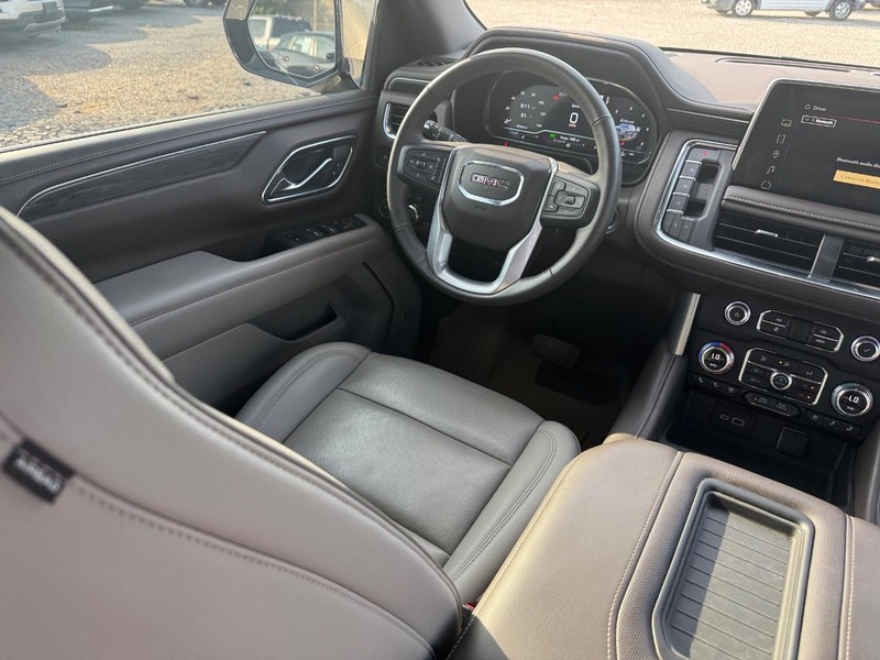GMC Yukon Vehicle Full-screen Gallery Image 16