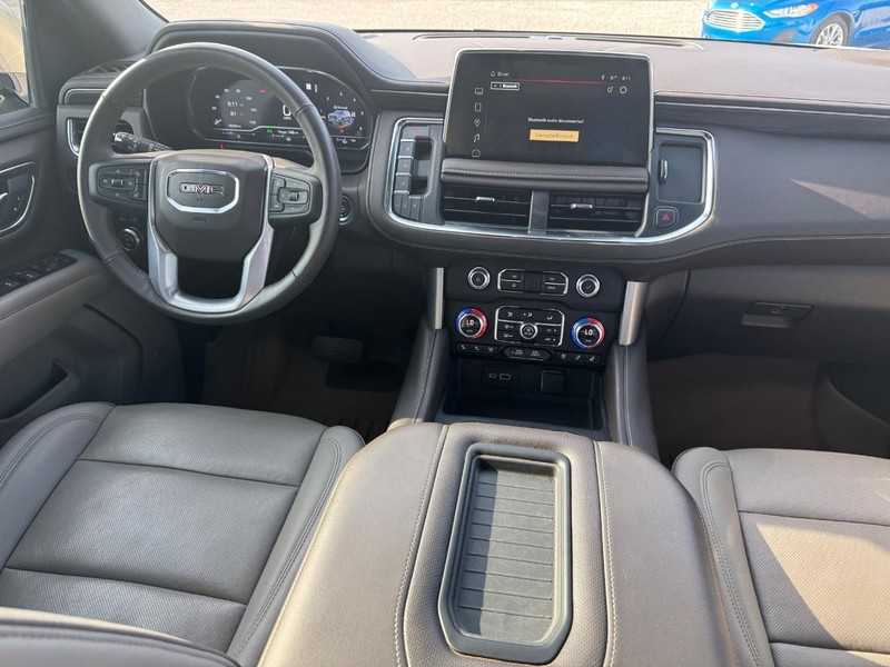 GMC Yukon Vehicle Full-screen Gallery Image 17