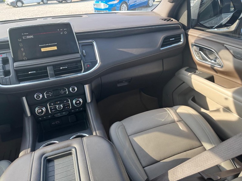 GMC Yukon Vehicle Full-screen Gallery Image 18