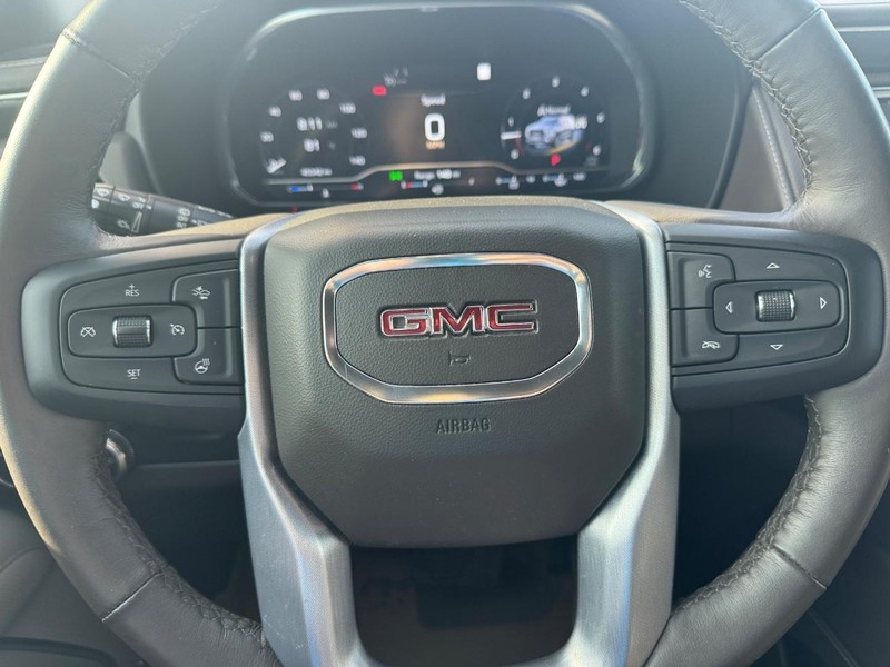 GMC Yukon Vehicle Full-screen Gallery Image 21