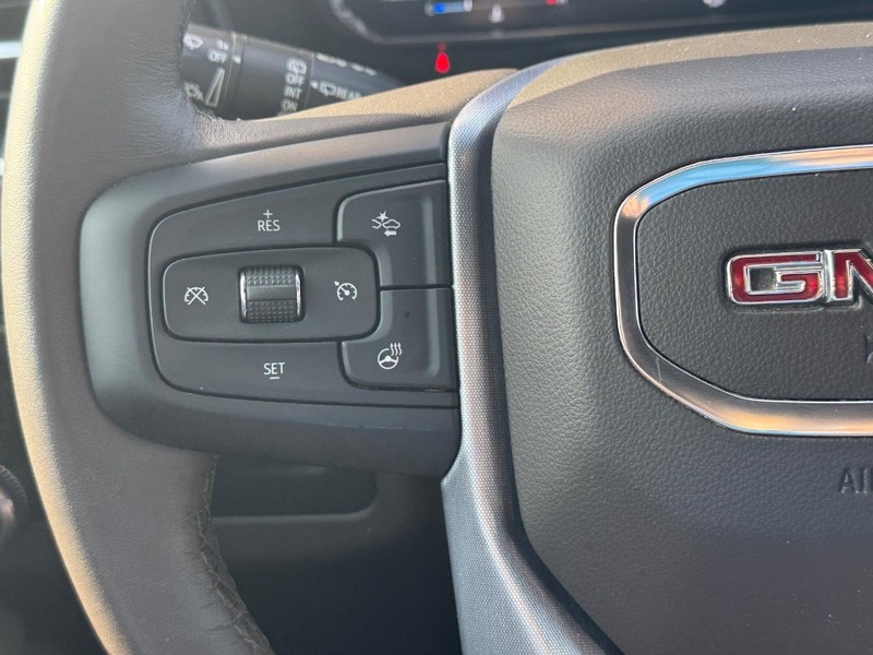 GMC Yukon Vehicle Full-screen Gallery Image 22