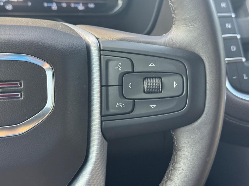 GMC Yukon Vehicle Full-screen Gallery Image 23