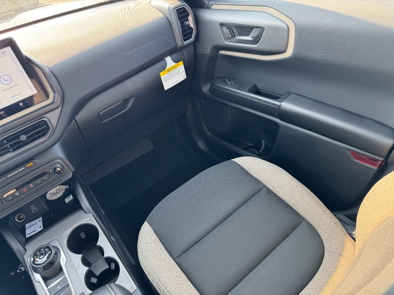Ford Bronco Sport Vehicle Full-screen Gallery Image 16