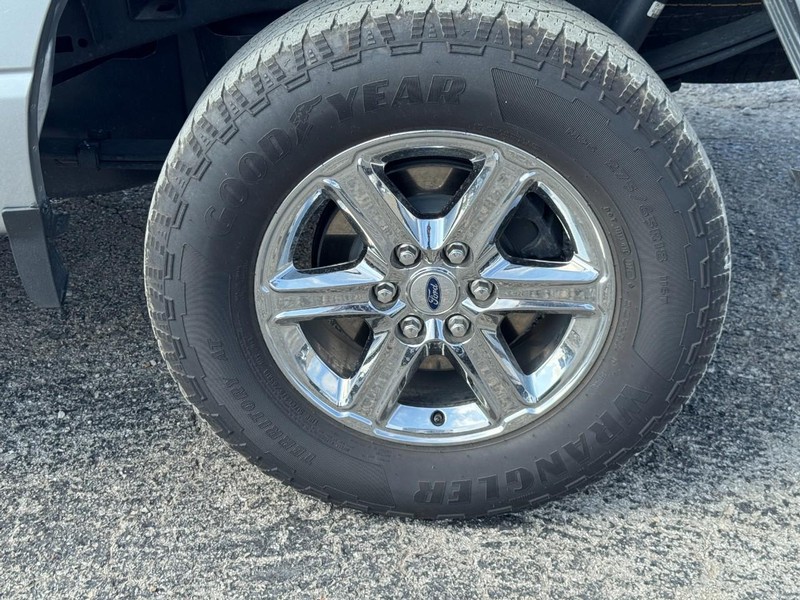 Ford F-150 Vehicle Full-screen Gallery Image 11