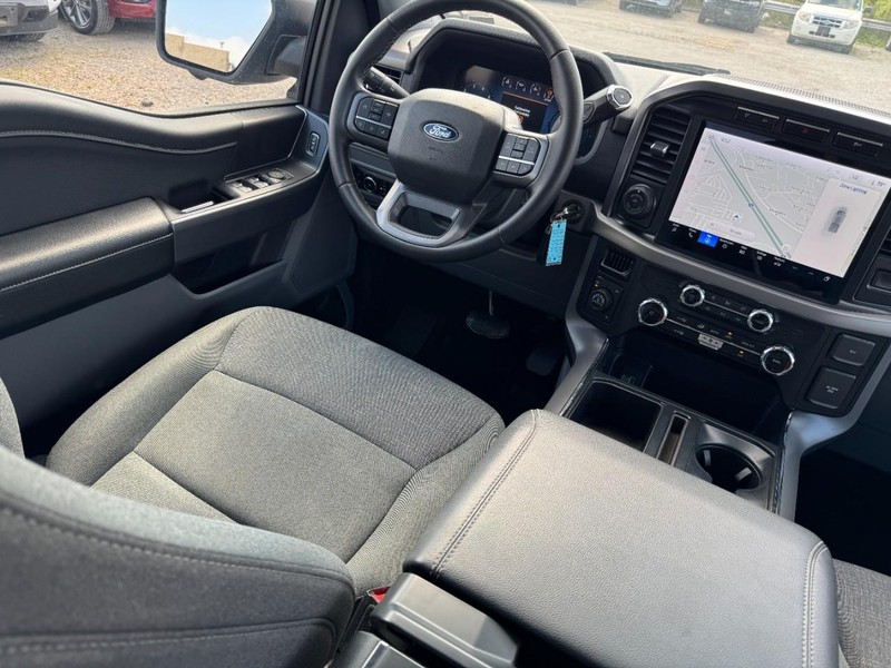 Ford F-150 Vehicle Full-screen Gallery Image 14