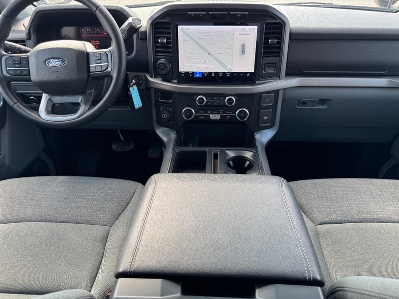 Ford F-150 Vehicle Full-screen Gallery Image 15