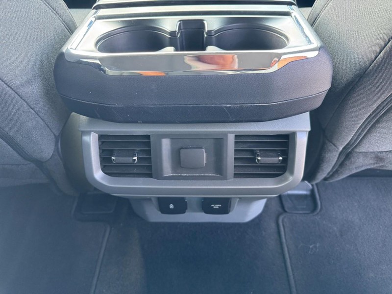 Ford F-150 Vehicle Full-screen Gallery Image 17